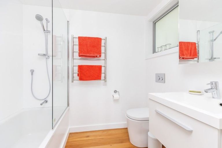 Photo of property in 23 West Road, Northland, Wellington, 6012