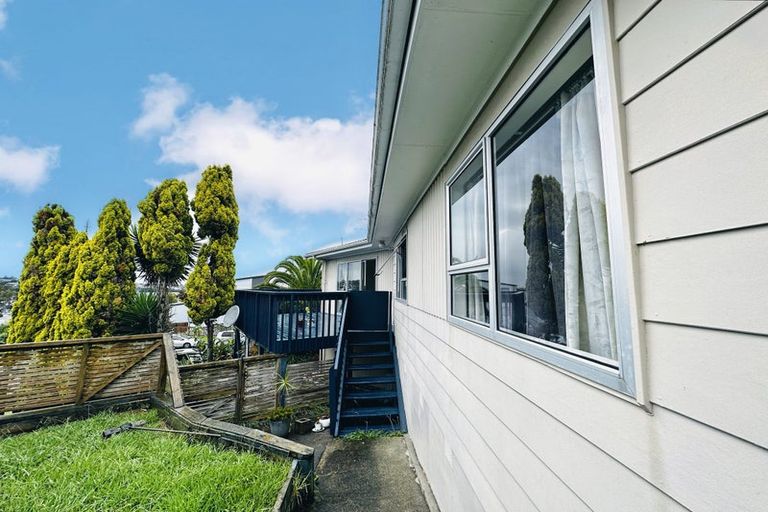 Photo of property in 10 Celeste Place, Totara Vale, Auckland, 0627
