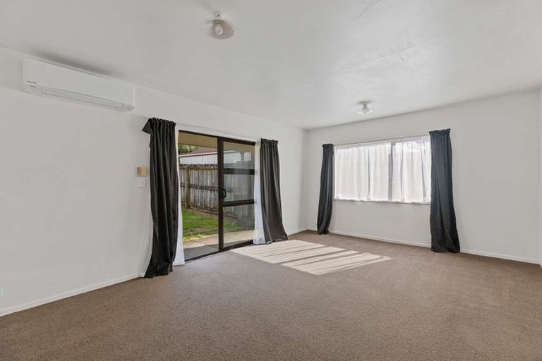 Photo of property in 399b Roscommon Road, Clendon Park, Auckland, 2103