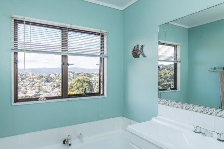 Photo of property in 2 Kaikoura Street, Maupuia, Wellington, 6022