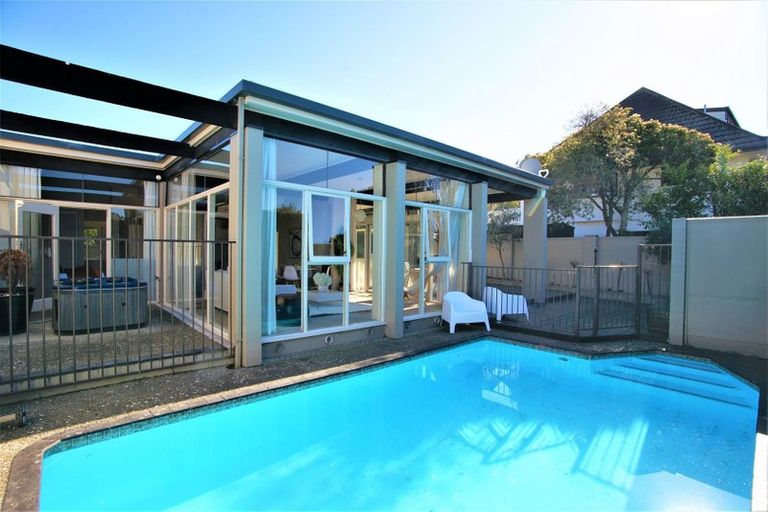 Photo of property in 2/5 Whareora Terrace, Cashmere, Christchurch, 8022