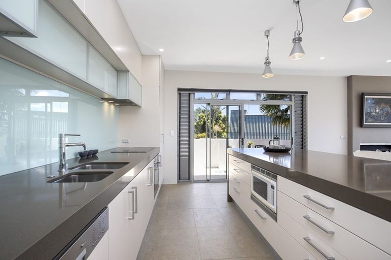 Photo of property in 95b Braemar Road, Castor Bay, Auckland, 0620