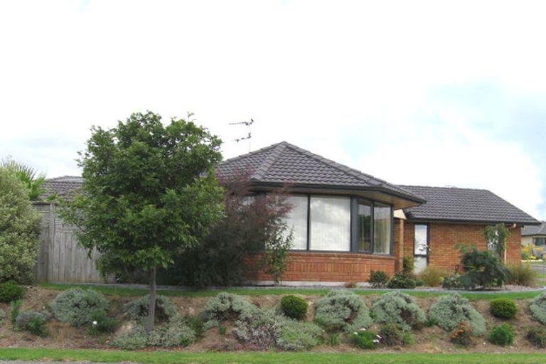 Photo of property in 1 Berkshire Terrace, Massey, Auckland, 0614