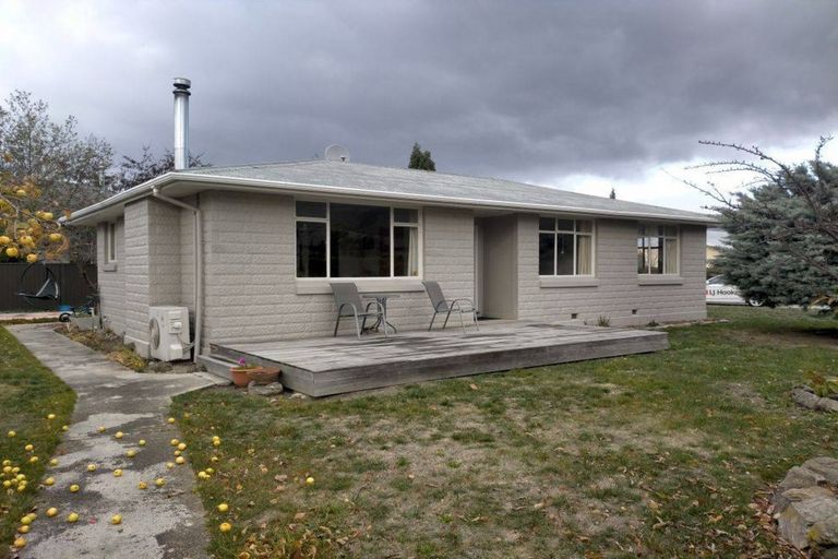 Photo of property in 2 Pyke Street, Clyde, 9330