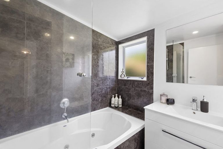 Photo of property in 166 Lemon Street, Strandon, New Plymouth, 4312