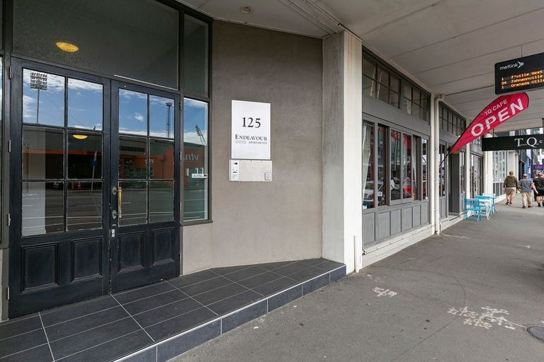 Photo of property in Endeavour Apartments, 18/125 Thorndon Quay, Pipitea, Wellington, 6011