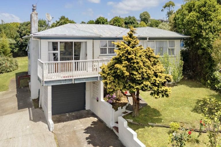 Photo of property in 13 Tracey Terrace, Te Atatu South, Auckland, 0602