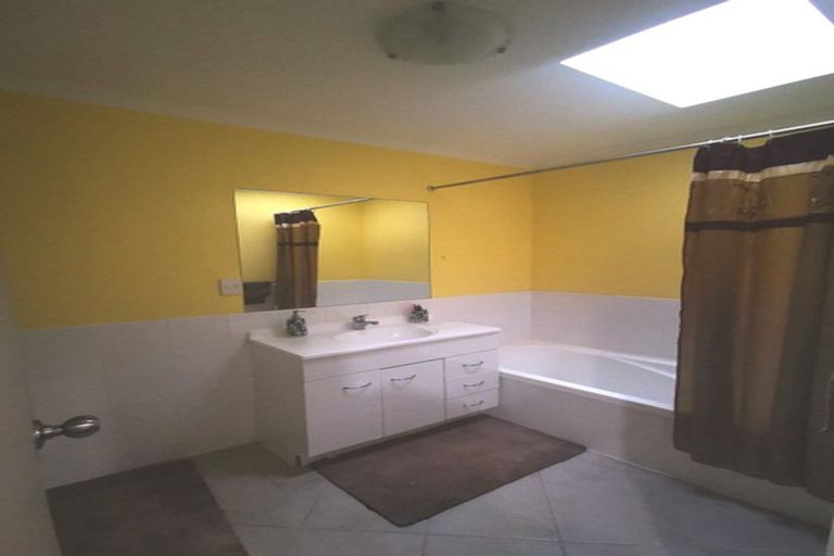 Photo of property in 24 Barnea Circle, Glen Eden, Auckland, 0602