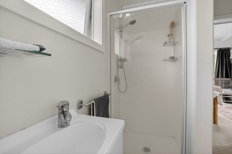 Photo of property in 12 Garmons Way, Castor Bay, Auckland, 0620