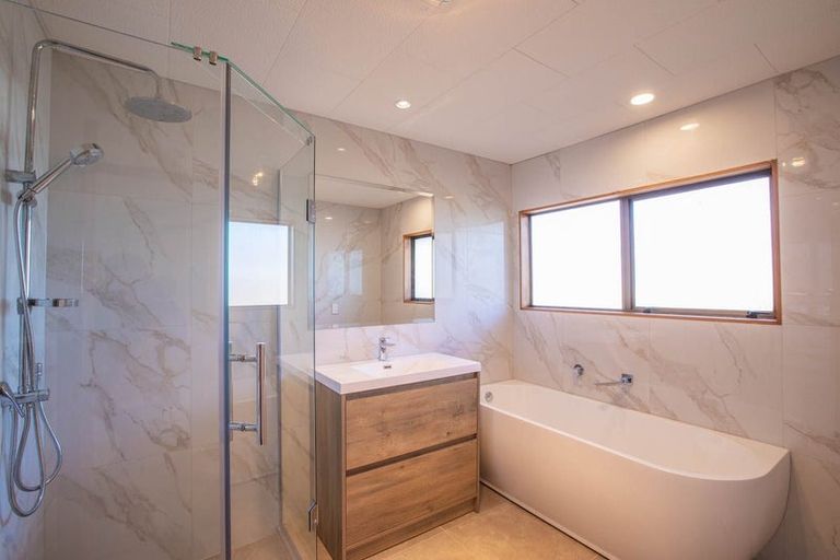 Photo of property in 4 Dalmeny Close, Murrays Bay, Auckland, 0630