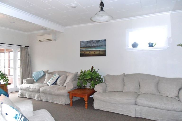 Photo of property in 4 Avenue Road, West End, Timaru, 7910