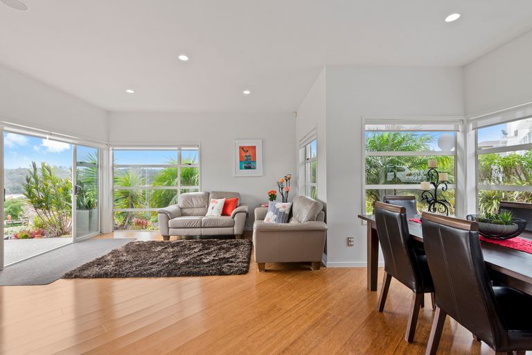 Photo of property in 215d Schnapper Rock Road, Schnapper Rock, Auckland, 0632