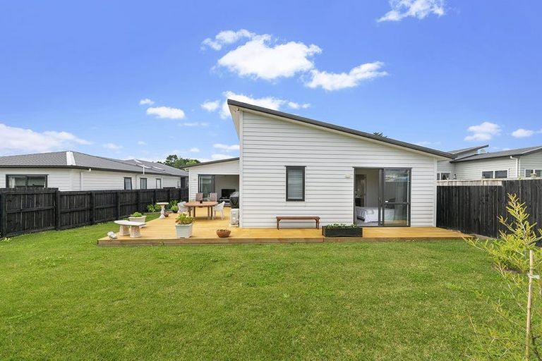 Photo of property in 29 Papa Orchard Drive, Kumeu, 0810