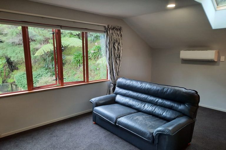 Photo of property in 21 Thatcher Crescent, Crofton Downs, Wellington, 6035