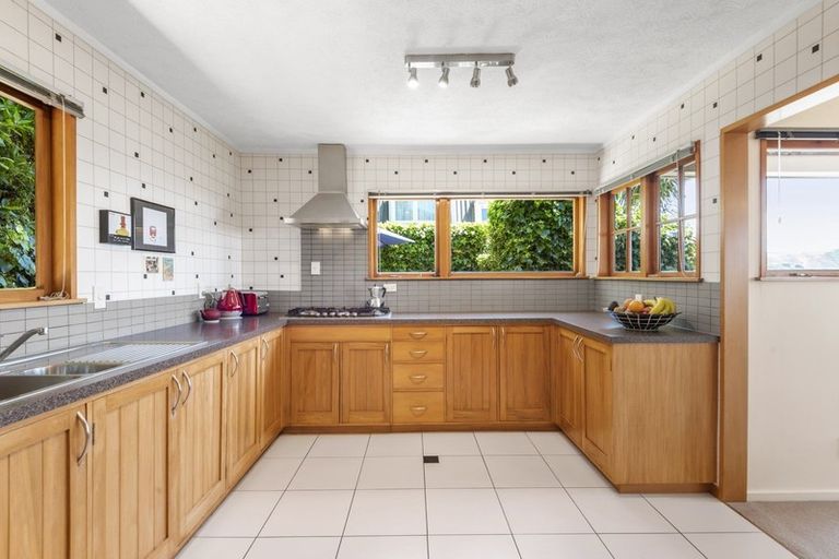 Photo of property in 1 Kate Way, Karori, Wellington, 6012