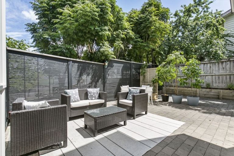 Photo of property in 1/21 Stafford Road, Northcote Point, Auckland, 0627