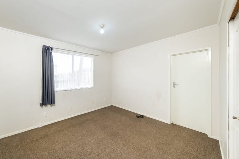 Photo of property in 17 Bodi Place, Te Atatu South, Auckland, 0610