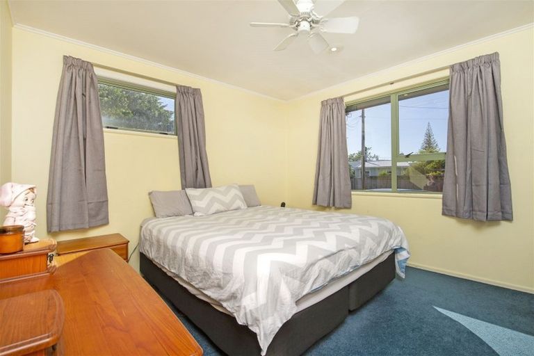 Photo of property in 85 Gloria Avenue, Te Atatu Peninsula, Auckland, 0610