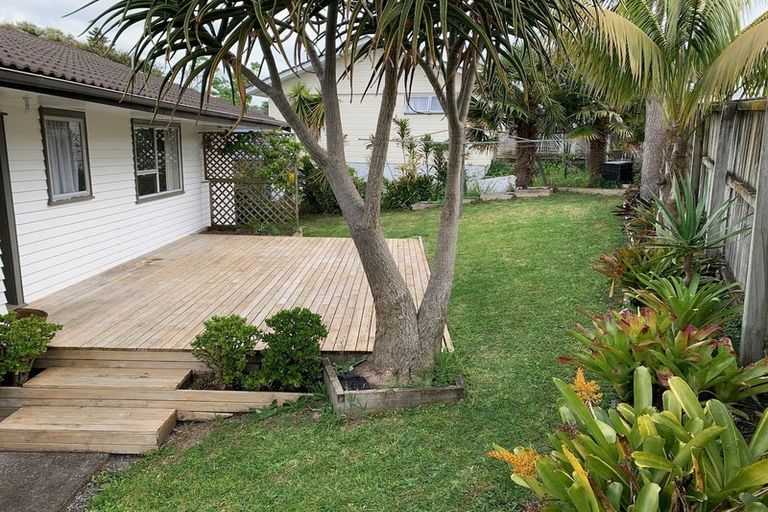 Photo of property in 32 Roick Parade, Glen Eden, Auckland, 0602