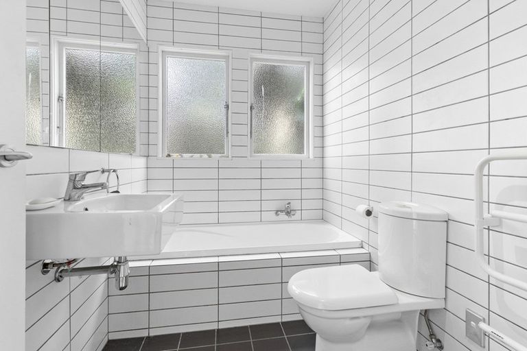 Photo of property in 15 Wadestown Road, Wadestown, Wellington, 6012