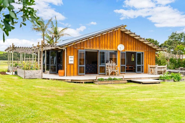 Photo of property in 160 South Road, Waipu, 0582