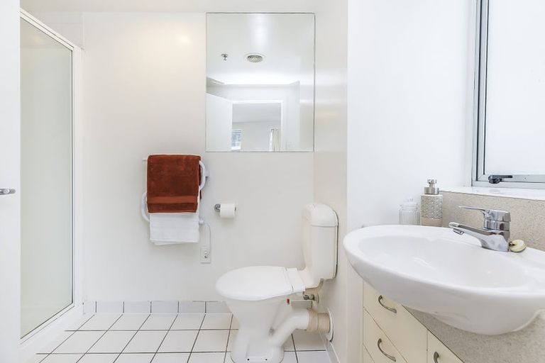 Photo of property in Terrace Heights Apartments, 2a/163 The Terrace, Wellington Central, Wellington, 6011