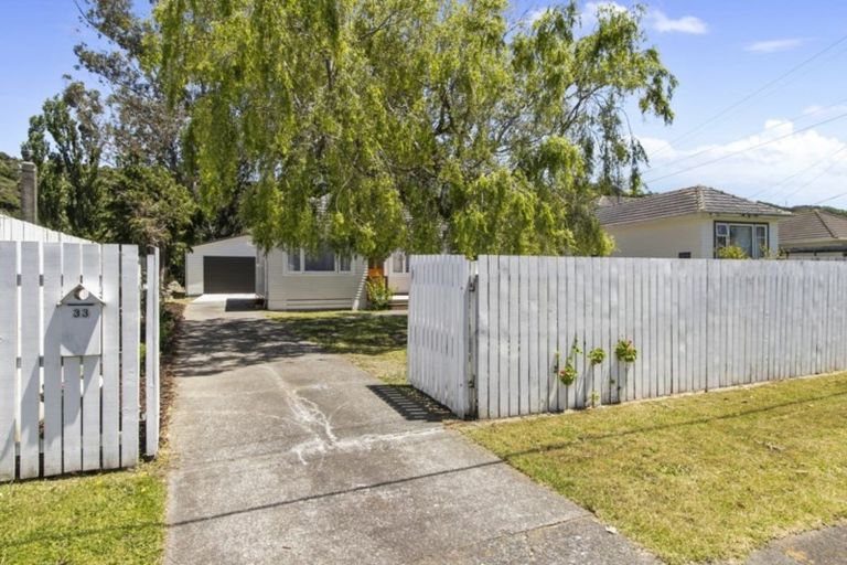 Photo of property in 33 Westminster Road, Wainuiomata, Lower Hutt, 5014