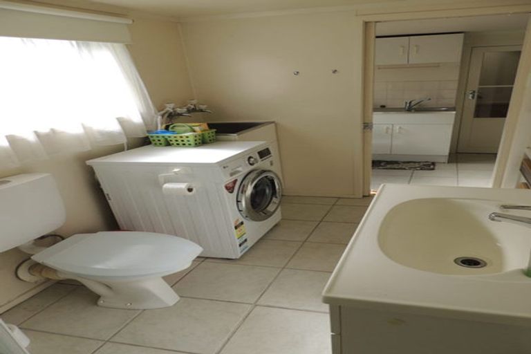 Photo of property in 18 Lavelle Road, Henderson, Auckland, 0612