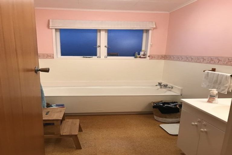 Photo of property in 13 Timaru Grove, Kelson, Lower Hutt, 5010