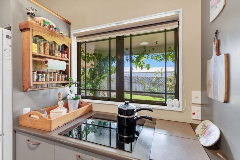 Photo of property in 20 Paraekaretu Street, Hunterville, 4730