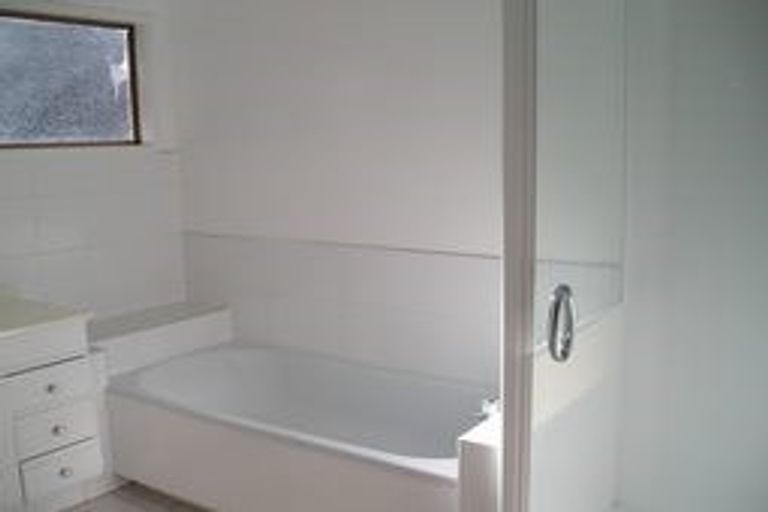 Photo of property in 2/31 Amante Crescent, Mairangi Bay, Auckland, 0630