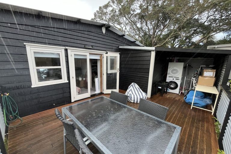 Photo of property in 890 Beach Road, Waiake, Auckland, 0630