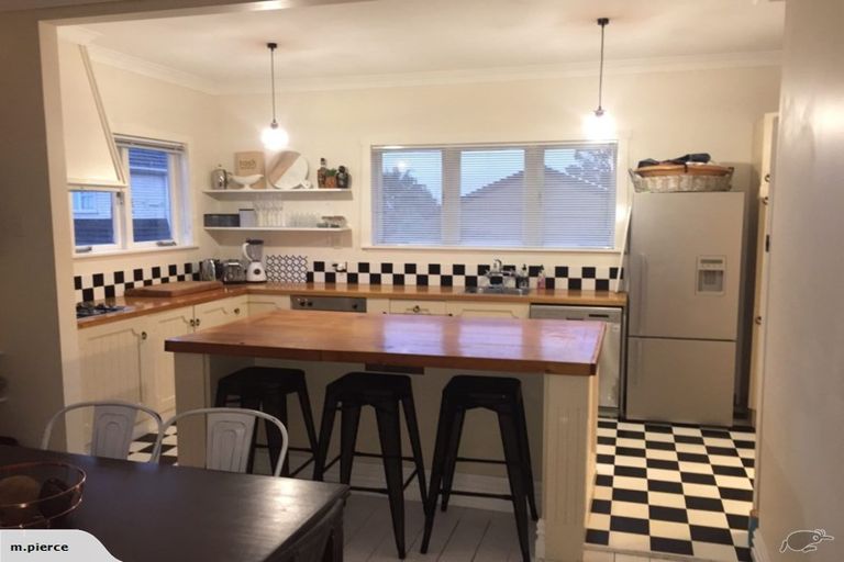 Photo of property in 1/194 Waimumu Road, Massey, Auckland, 0614