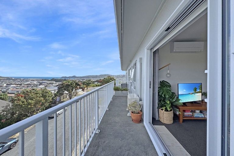 Photo of property in 6/32 Akaroa Drive, Maupuia, Wellington, 6022