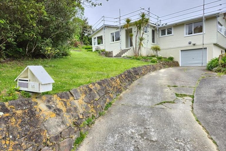 Photo of property in 23 Pinkerton Grove, Newlands, Wellington, 6037