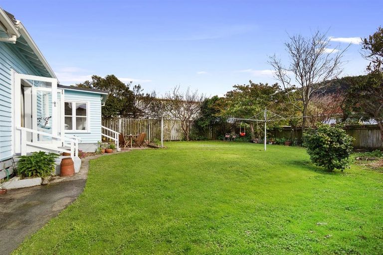 Photo of property in 25 Findlay Street, Tawa, Wellington, 5028