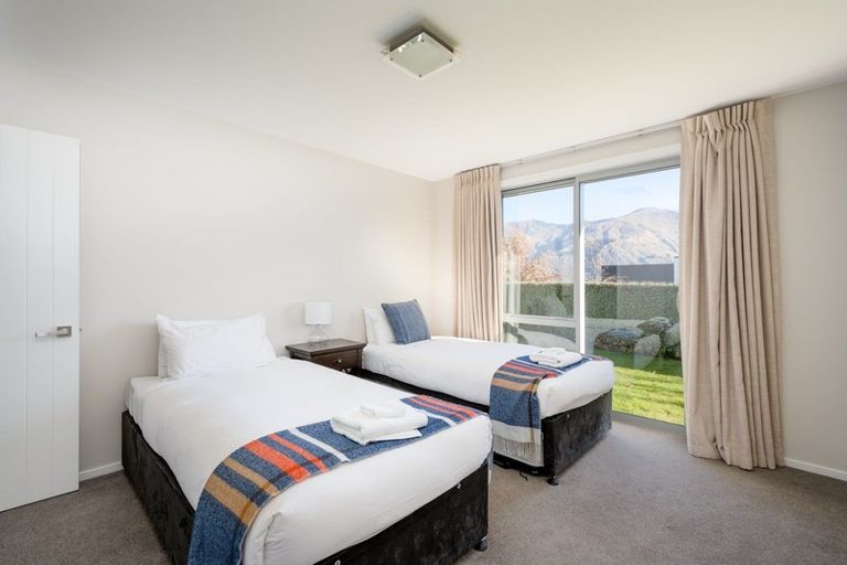 Photo of property in 2 Urquhart Place, Wanaka, 9305