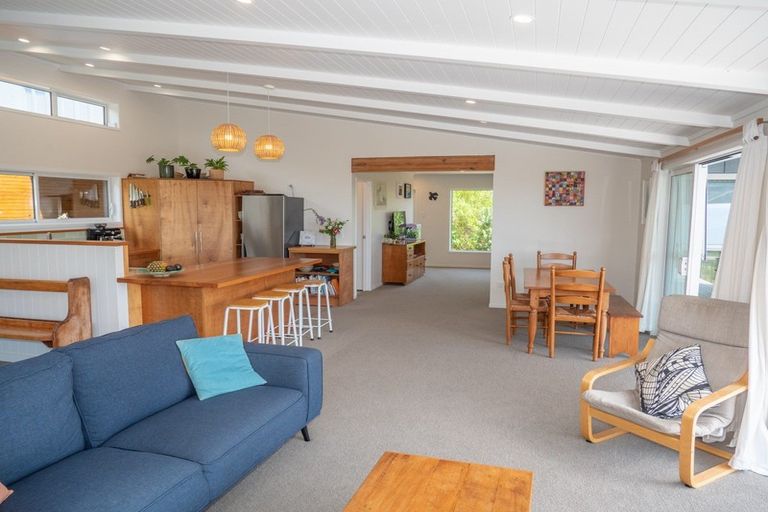 Photo of property in 95 Stratford Drive, Cable Bay, 0420