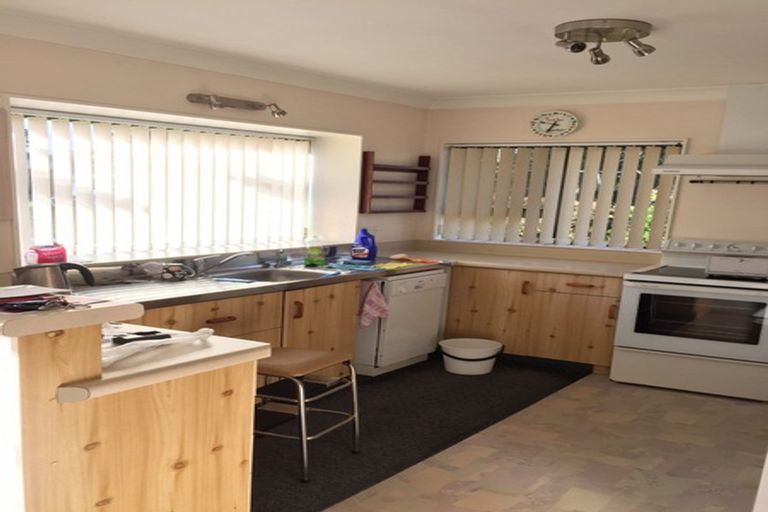 Photo of property in 14 Laurie Street, Red Beach, 0932