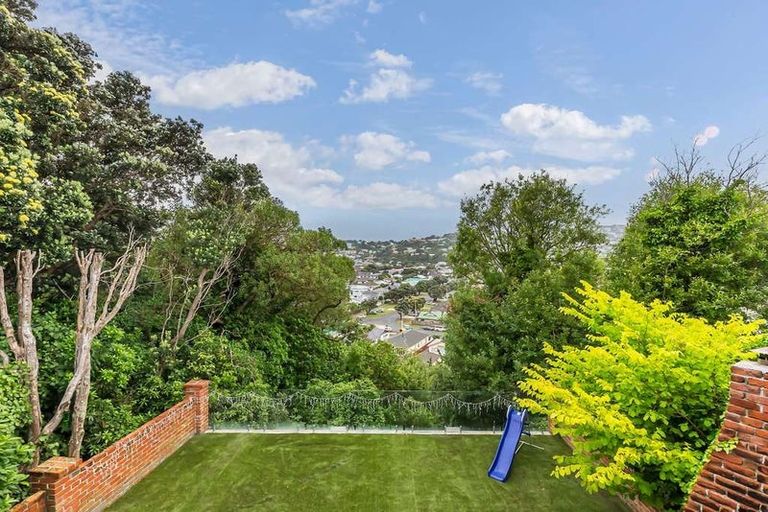 Photo of property in 56 Maupuia Road, Maupuia, Wellington, 6022