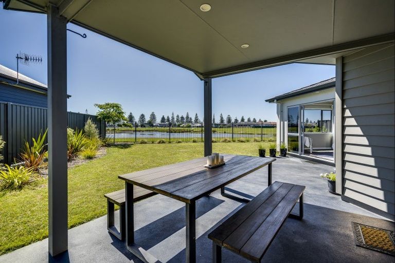 Photo of property in 28 Kaituna Place, Te Awa, Napier, 4110