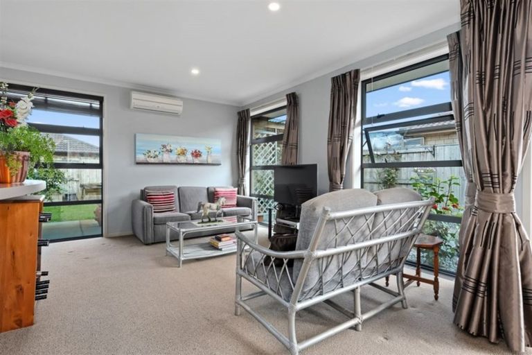 Photo of property in 33 Carrington Drive, Papamoa Beach, Papamoa, 3118