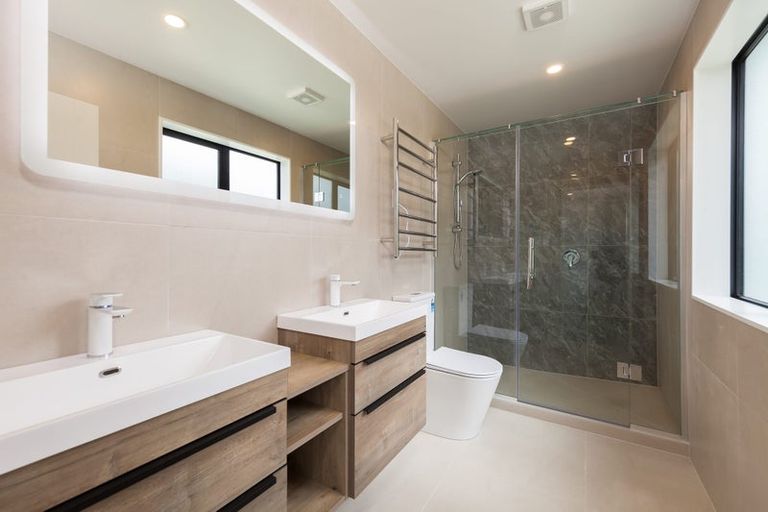 Photo of property in 5 Endurance Rise, Orewa, 0931