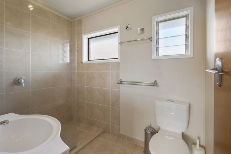 Photo of property in 1/3 Argyle Terrace, Milford, Auckland, 0620