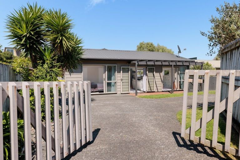 Photo of property in 128b Karewa Parade, Papamoa Beach, Papamoa, 3118