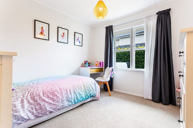 Photo of property in 105b Matipo Road, Te Atatu Peninsula, Auckland, 0610