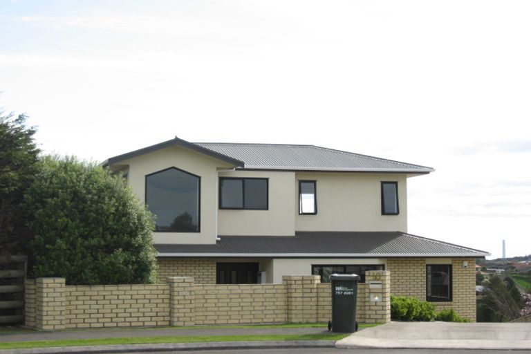 Photo of property in 10 Larsen Place, Merrilands, New Plymouth, 4312