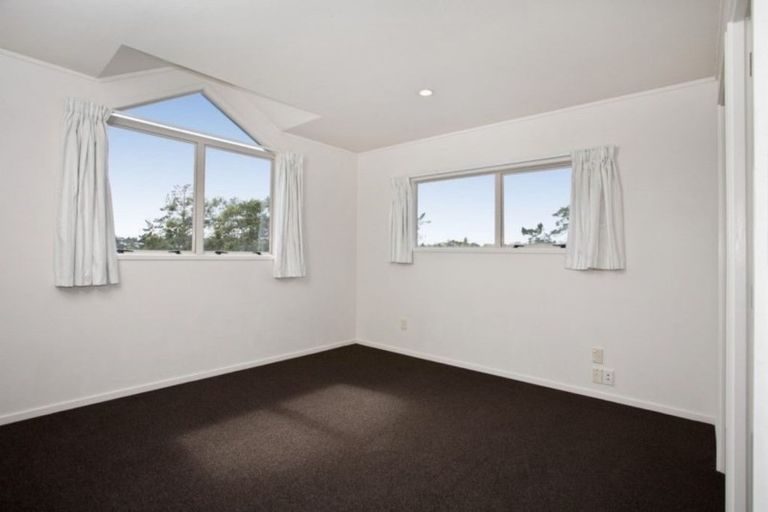 Photo of property in 2/48 Noeleen Street, Glenfield, Auckland, 0629