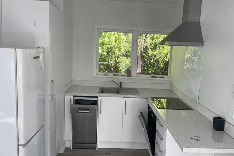 Photo of property in 4/8 Kaitawa Road, York Bay, Lower Hutt, 5013