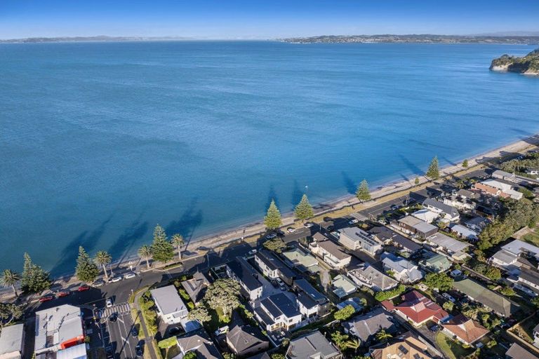 Photo of property in 18b The Esplanade, Eastern Beach, Auckland, 2012